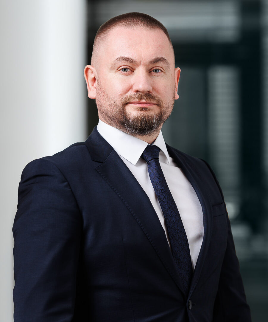 thumbnail-Piotr Barcz